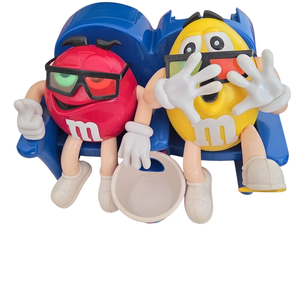 M&M Red and Yellow Action Figures Playset MOVIE TIME
